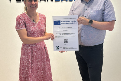 Übergabe der LEADER-Plakette