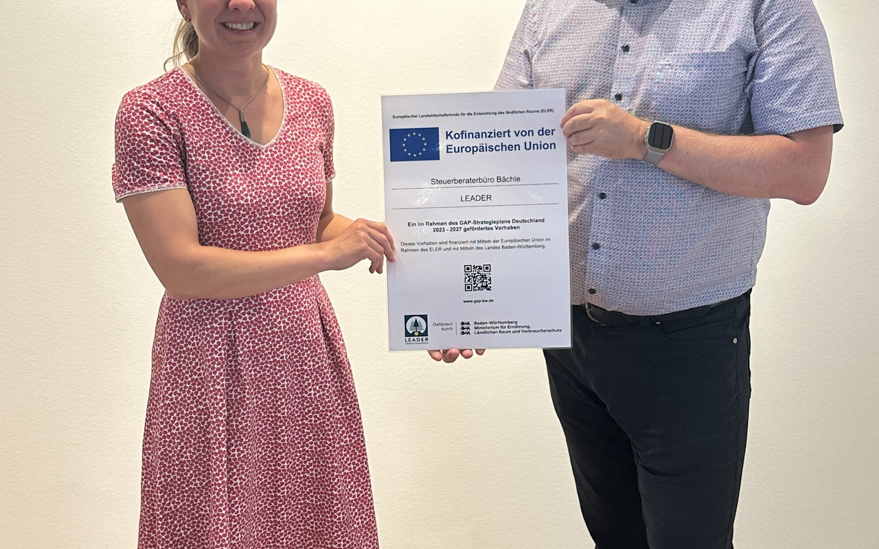 Übergabe der LEADER-Plakette